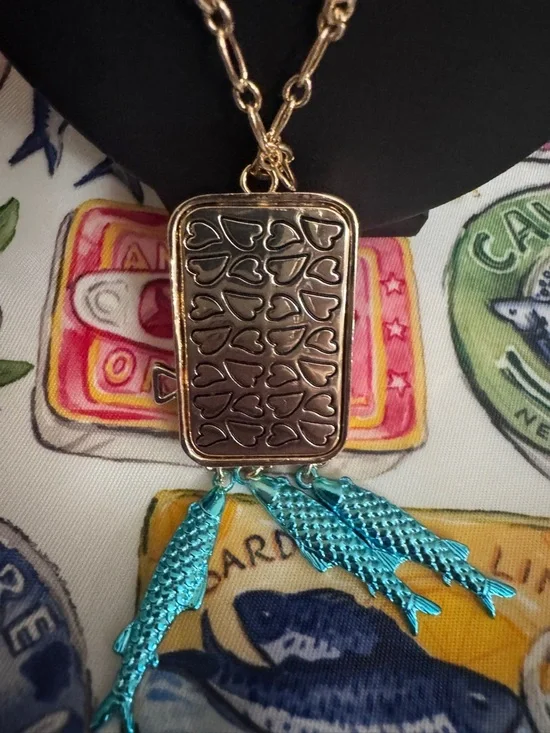 NWT Women BETSEY JOHNSON Coastal Mediterranean Sardines sparkly long necklace - Picture 8 of 9